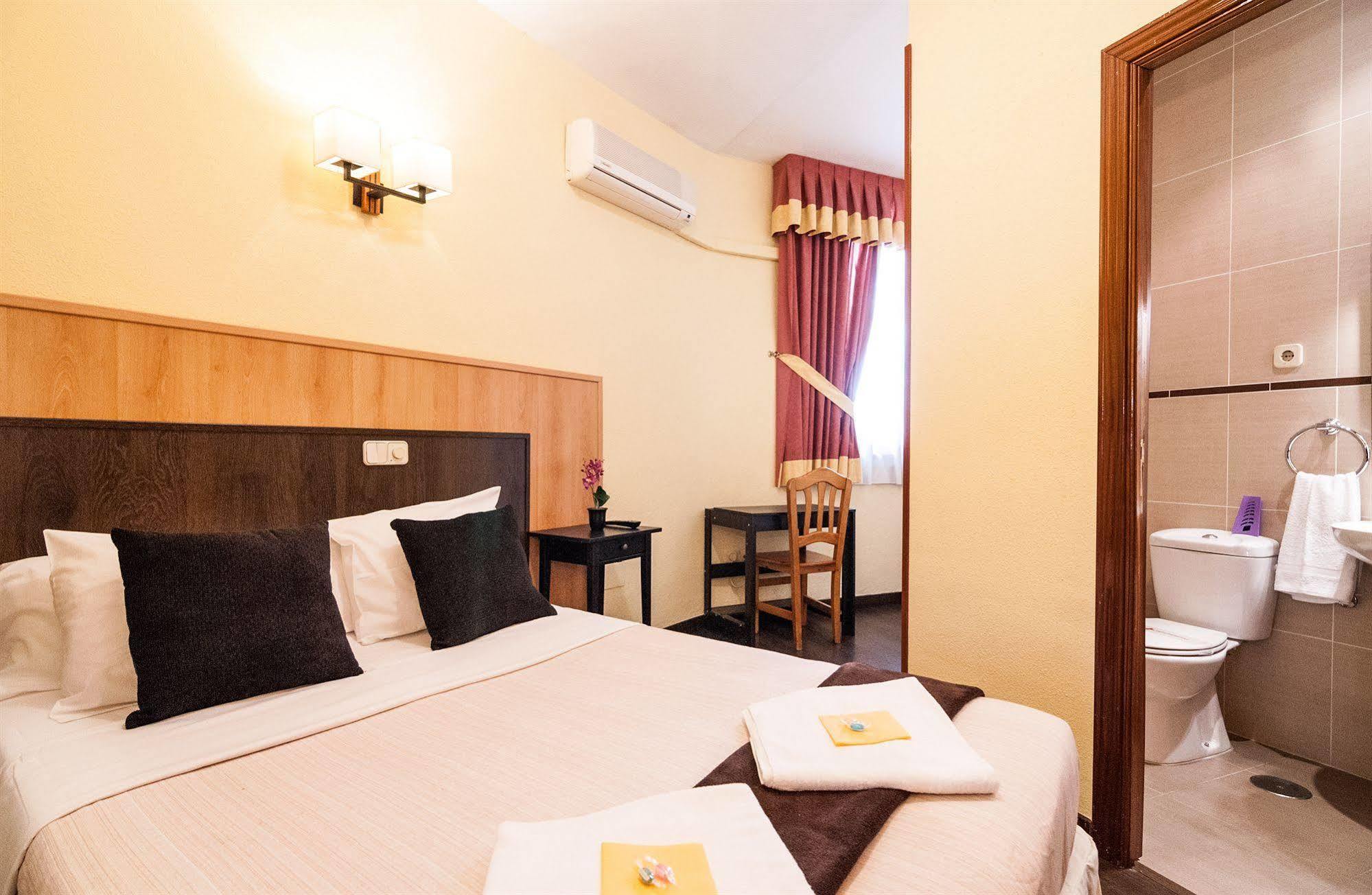 Hostal Gallardo Madrid Ngoại thất bức ảnh