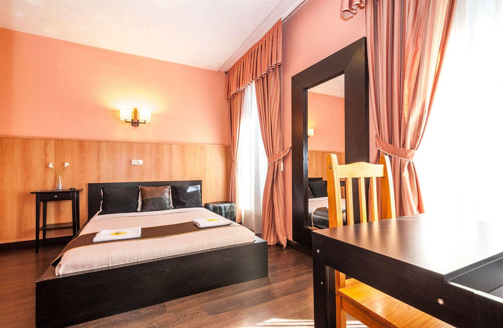Hostal Gallardo Madrid Ngoại thất bức ảnh