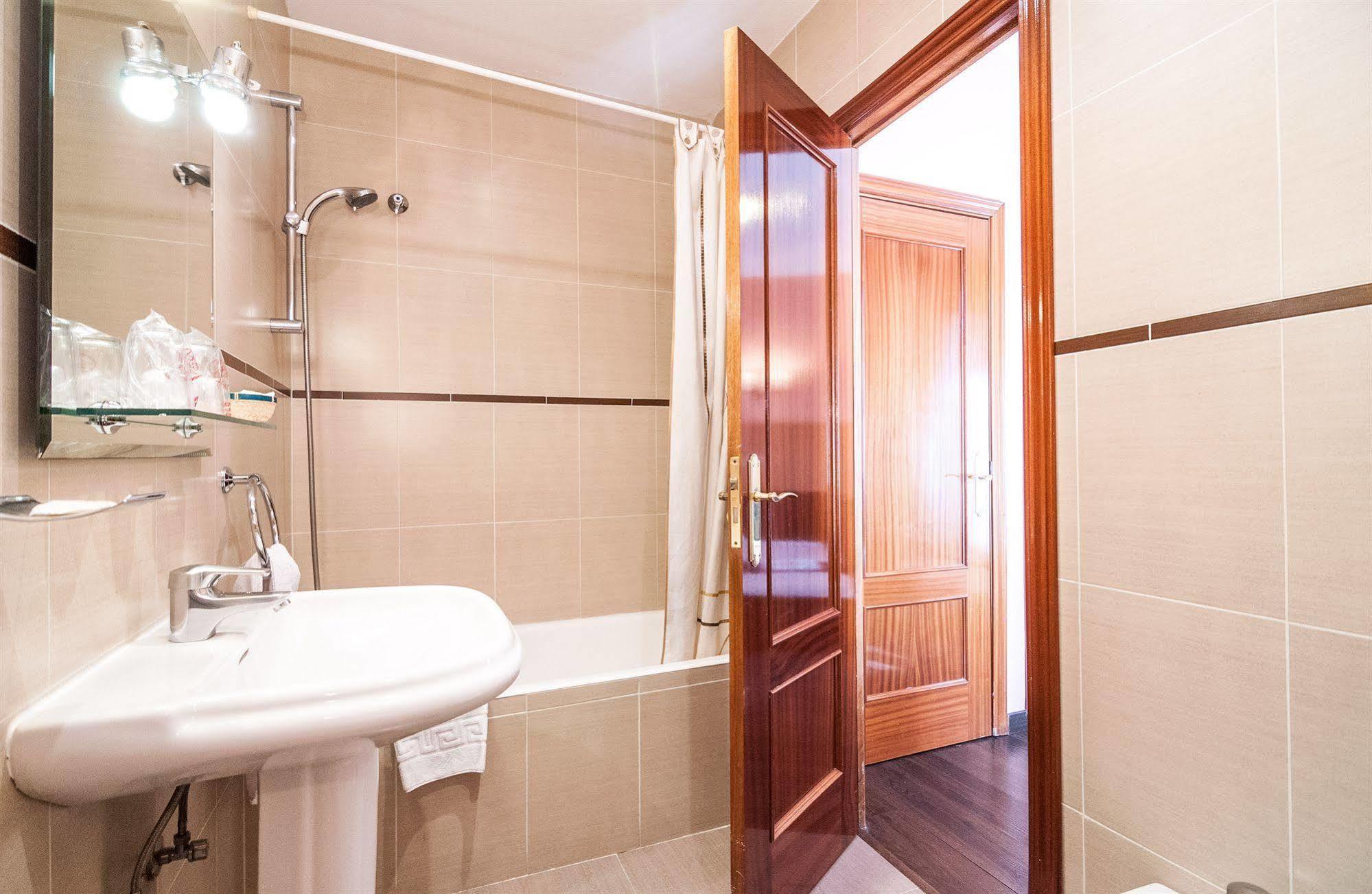 Hostal Gallardo Madrid Ngoại thất bức ảnh