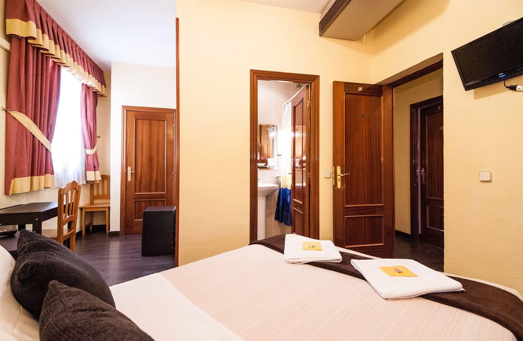 Hostal Gallardo Madrid Ngoại thất bức ảnh