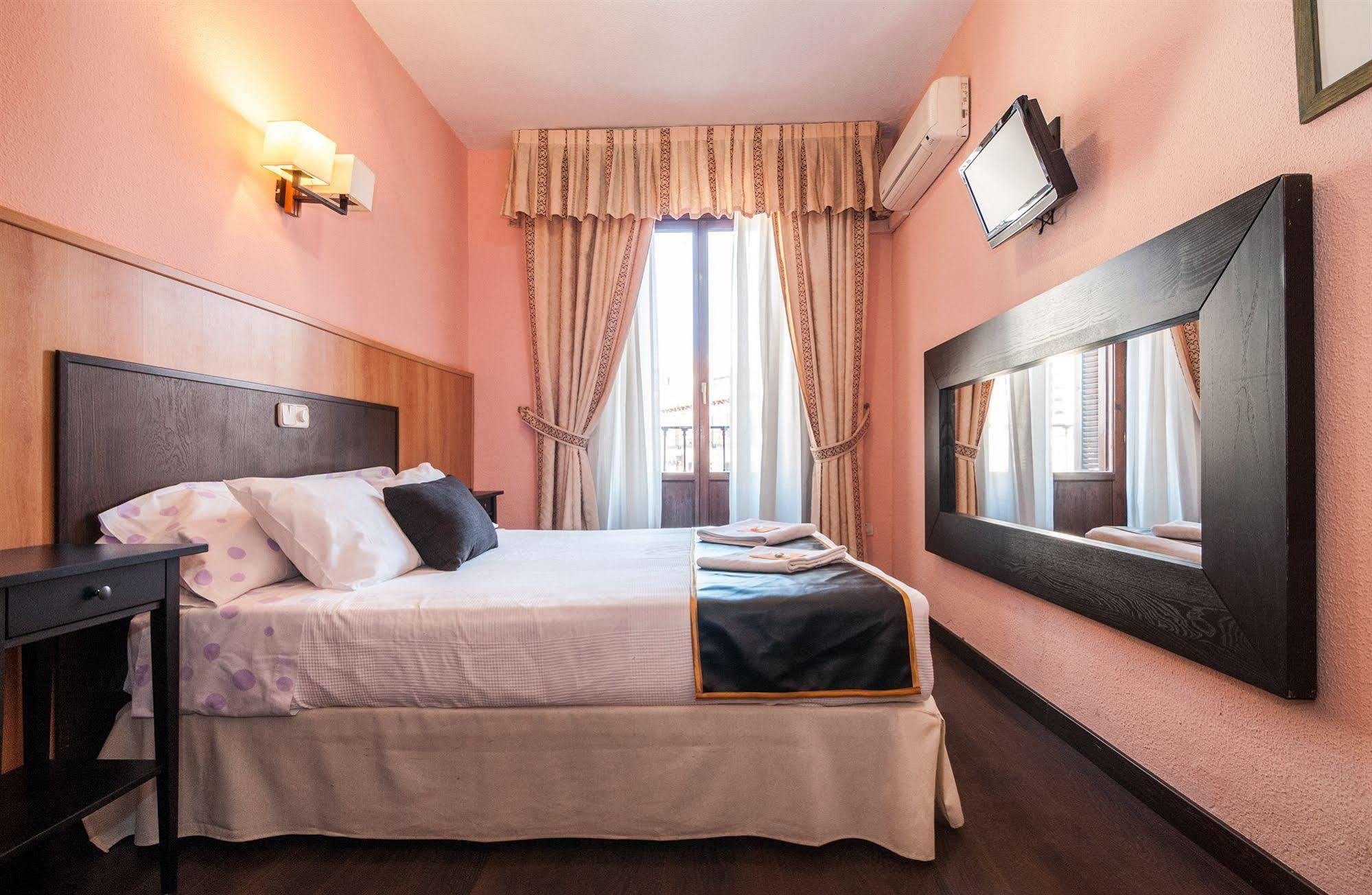 Hostal Gallardo Madrid Ngoại thất bức ảnh