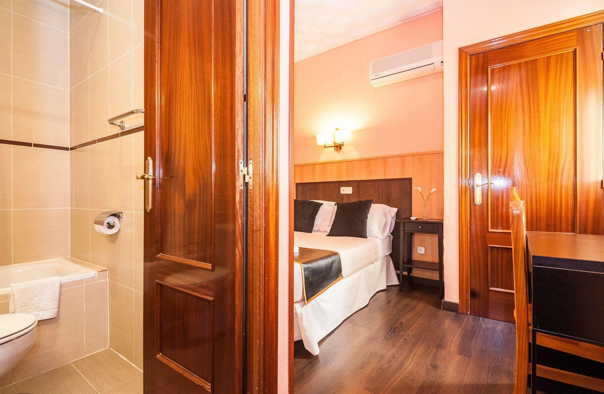Hostal Gallardo Madrid Ngoại thất bức ảnh