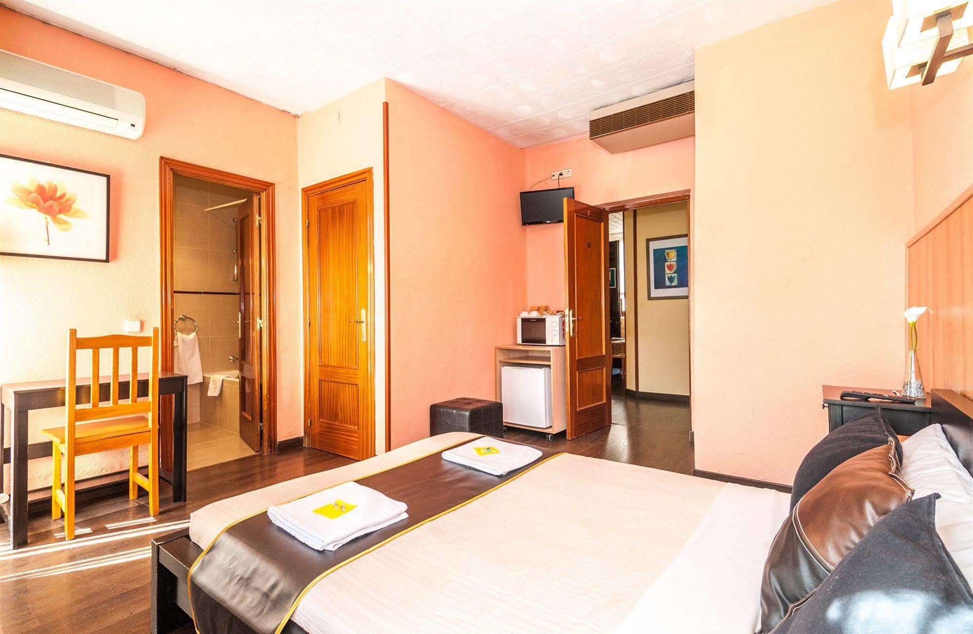 Hostal Gallardo Madrid Ngoại thất bức ảnh