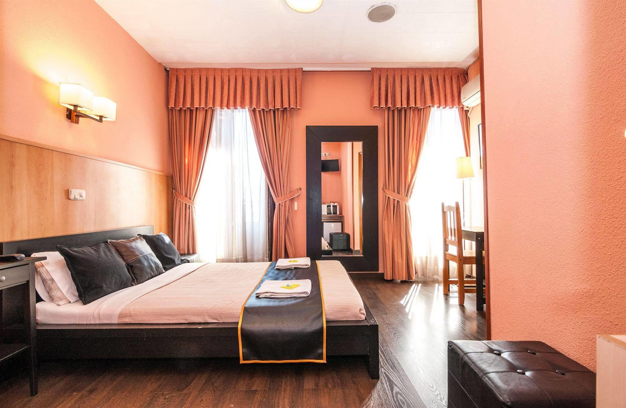 Hostal Gallardo Madrid Ngoại thất bức ảnh