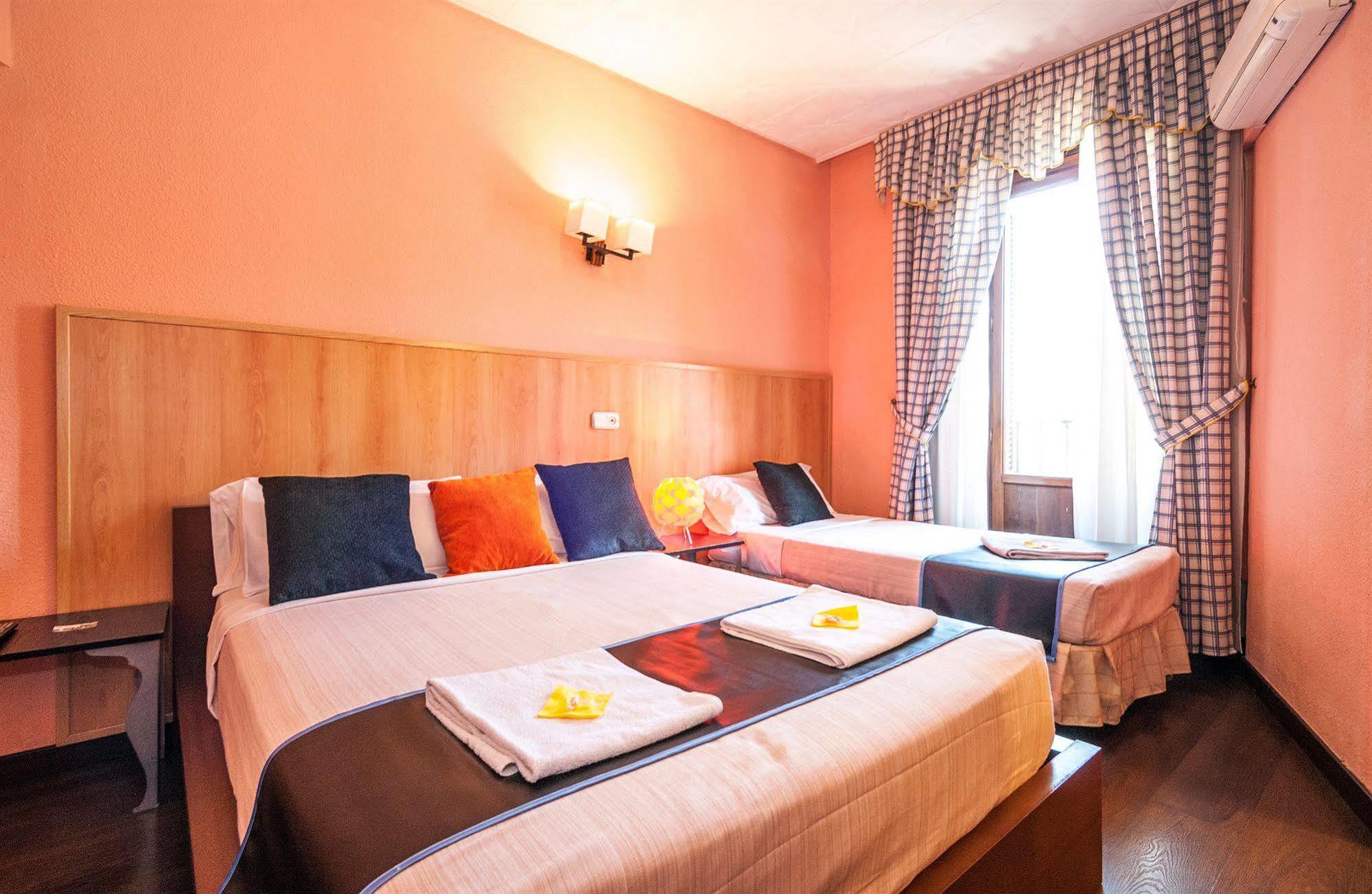 Hostal Gallardo Madrid Ngoại thất bức ảnh