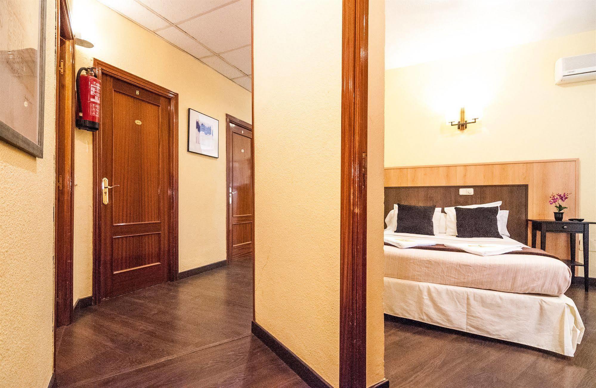 Hostal Gallardo Madrid Ngoại thất bức ảnh