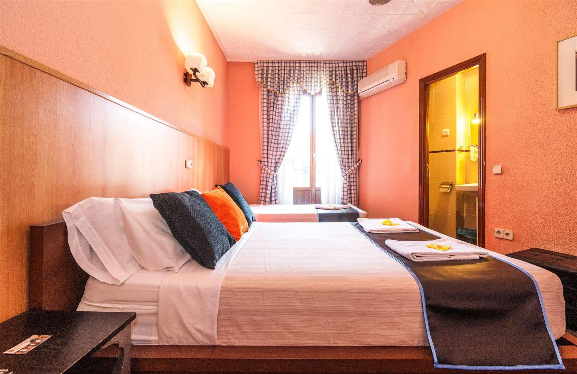 Hostal Gallardo Madrid Ngoại thất bức ảnh