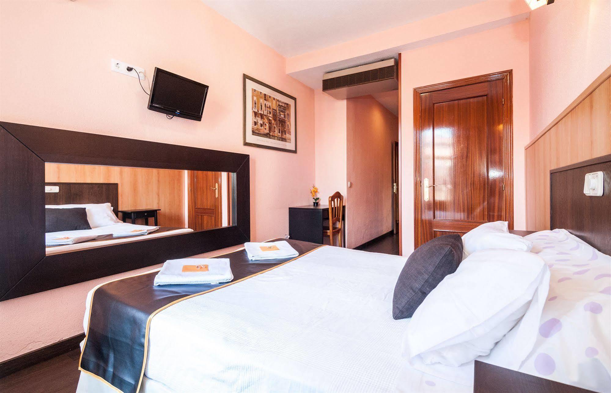 Hostal Gallardo Madrid Ngoại thất bức ảnh