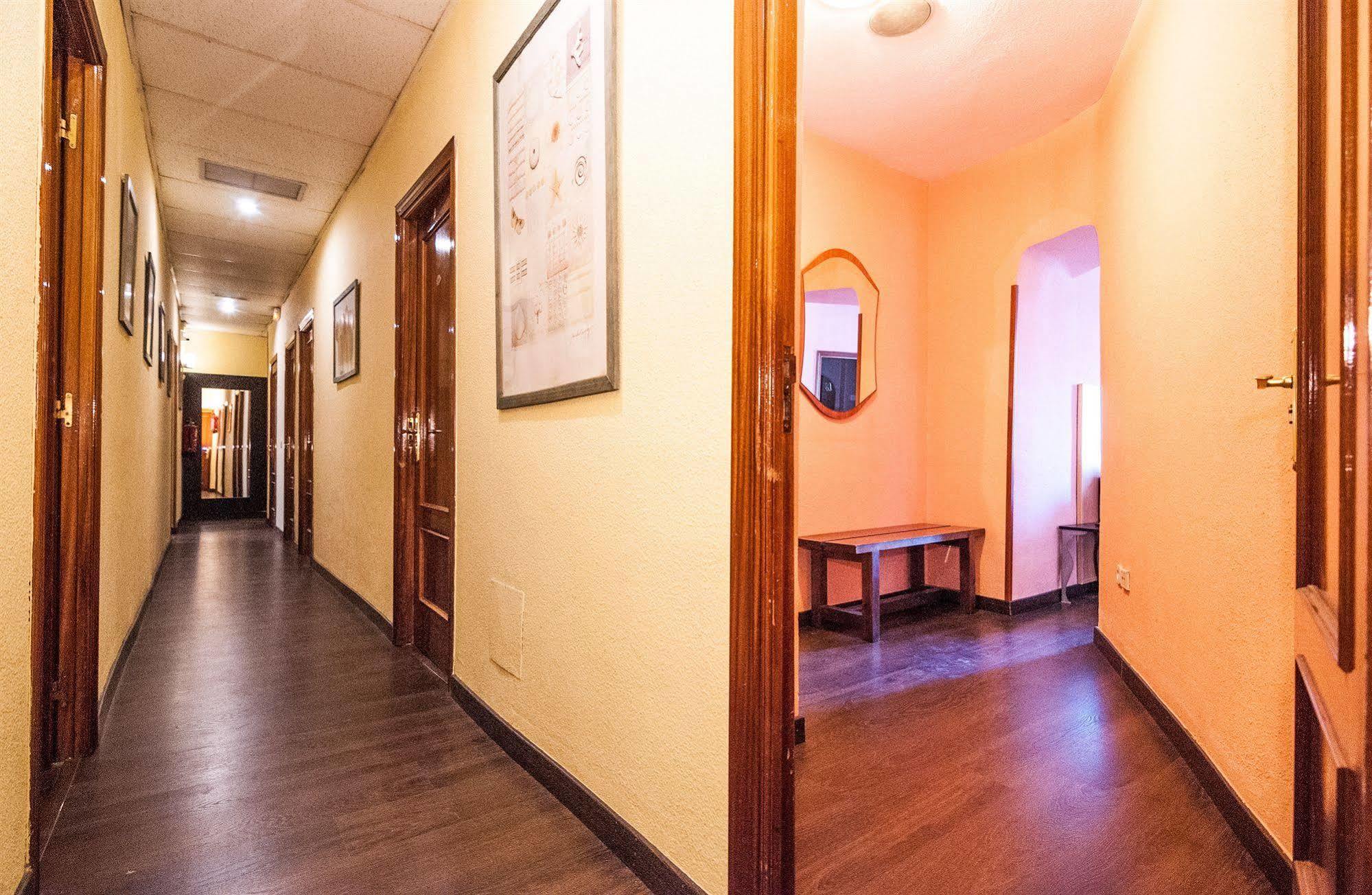 Hostal Gallardo Madrid Ngoại thất bức ảnh