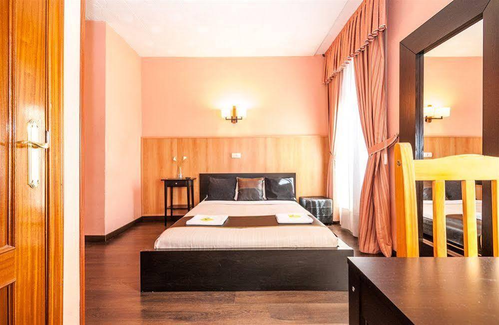 Hostal Gallardo Madrid Ngoại thất bức ảnh